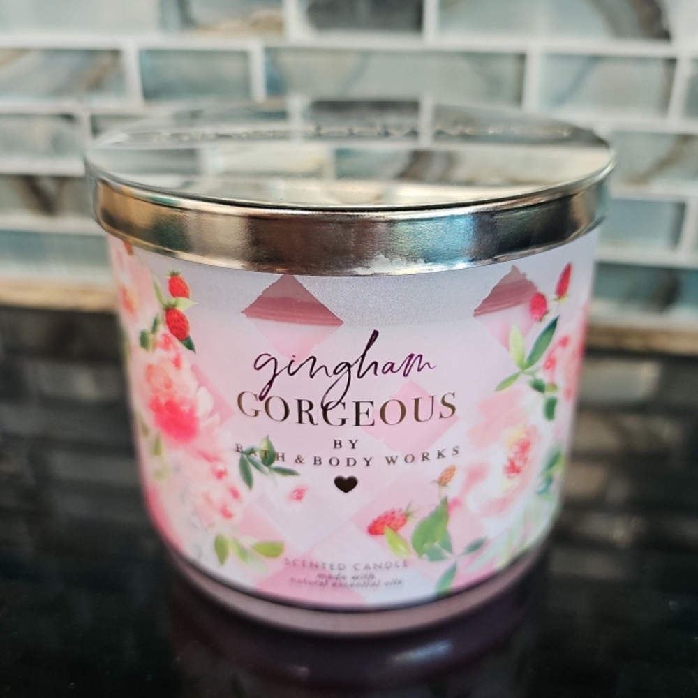 Bath and Body Gingham Georgous 3-Wick Candle NEW